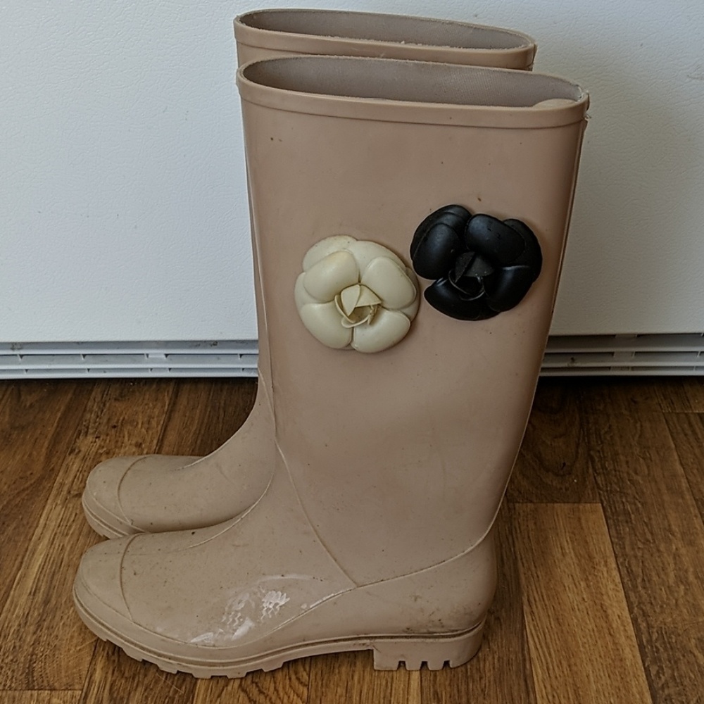 Rain boots